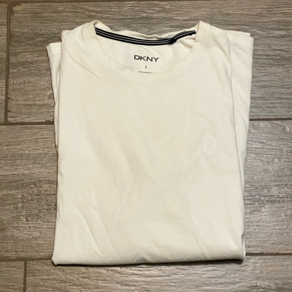 DKNY Large Tee (stained)